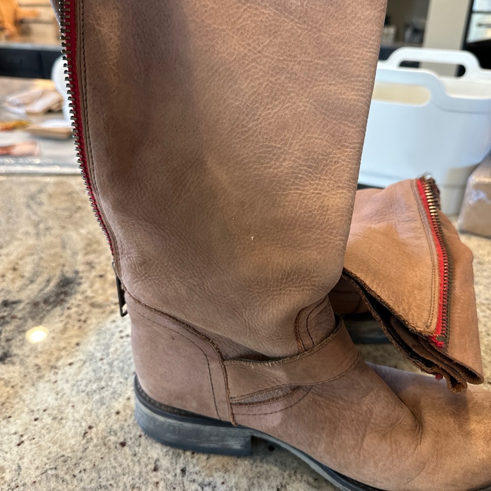 Vintage Steve Madden red zipper boot.  Size 9 - Picture 7 of 7